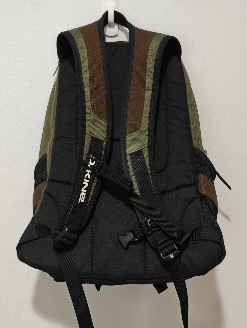 Dakine Duel Backpack Army Green Gorpcore Hiking Loaded Pockets - Picture 2 of 6